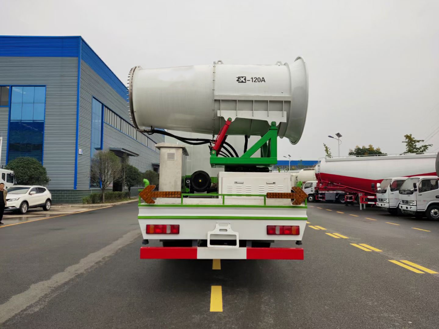 耀邦集团抑尘洒水车