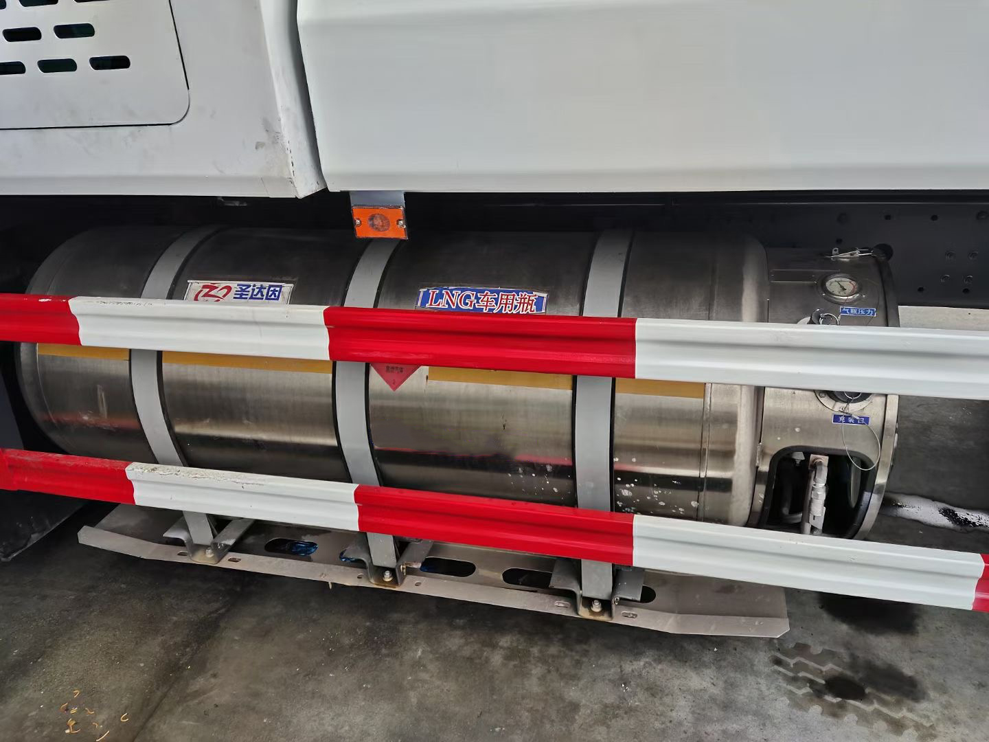 耀邦集团抑尘洒水车