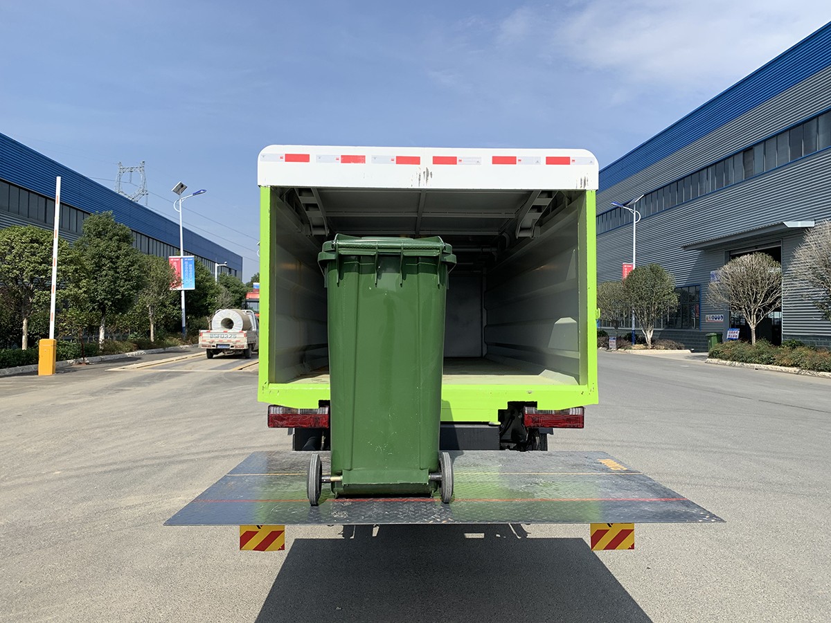耀邦集团密闭桶装垃圾车