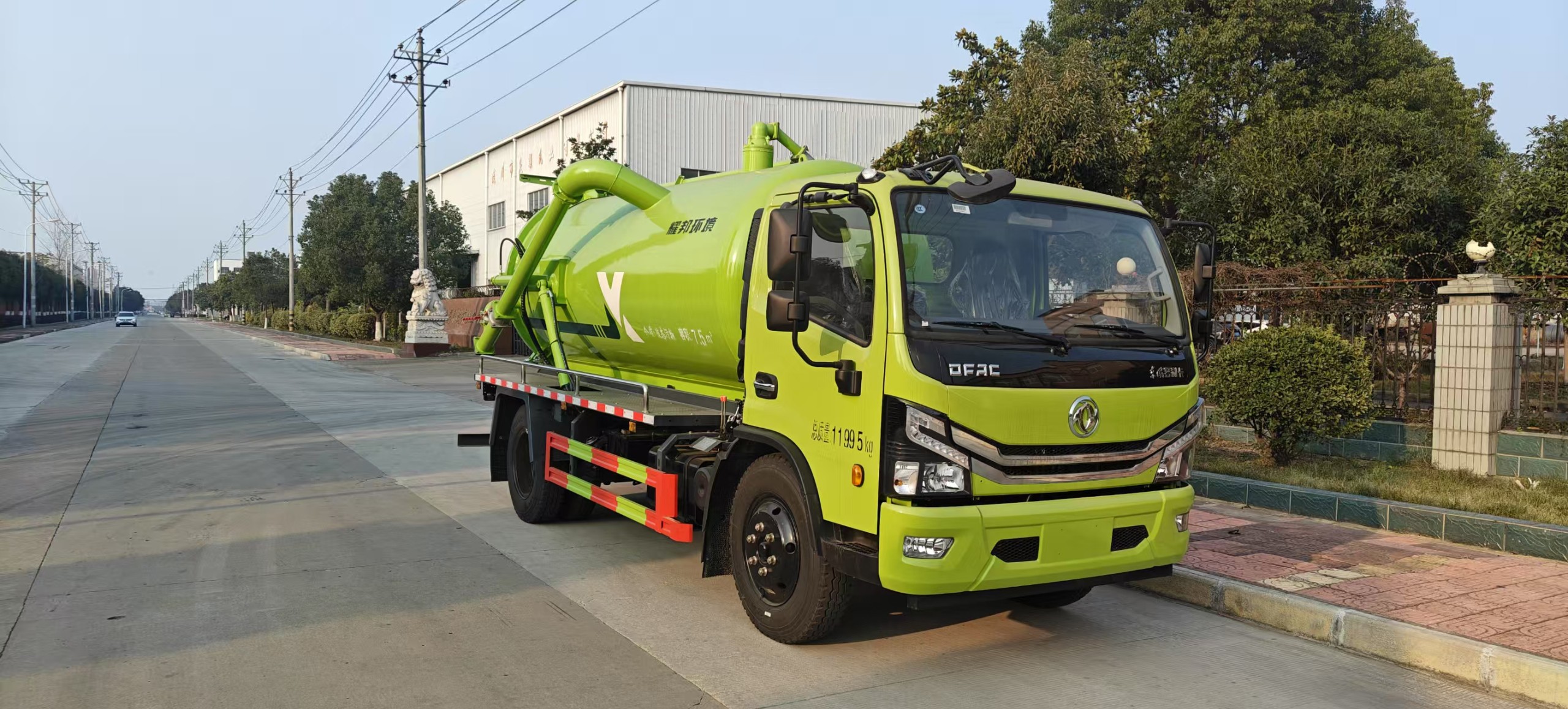 东风7.5方吸污车