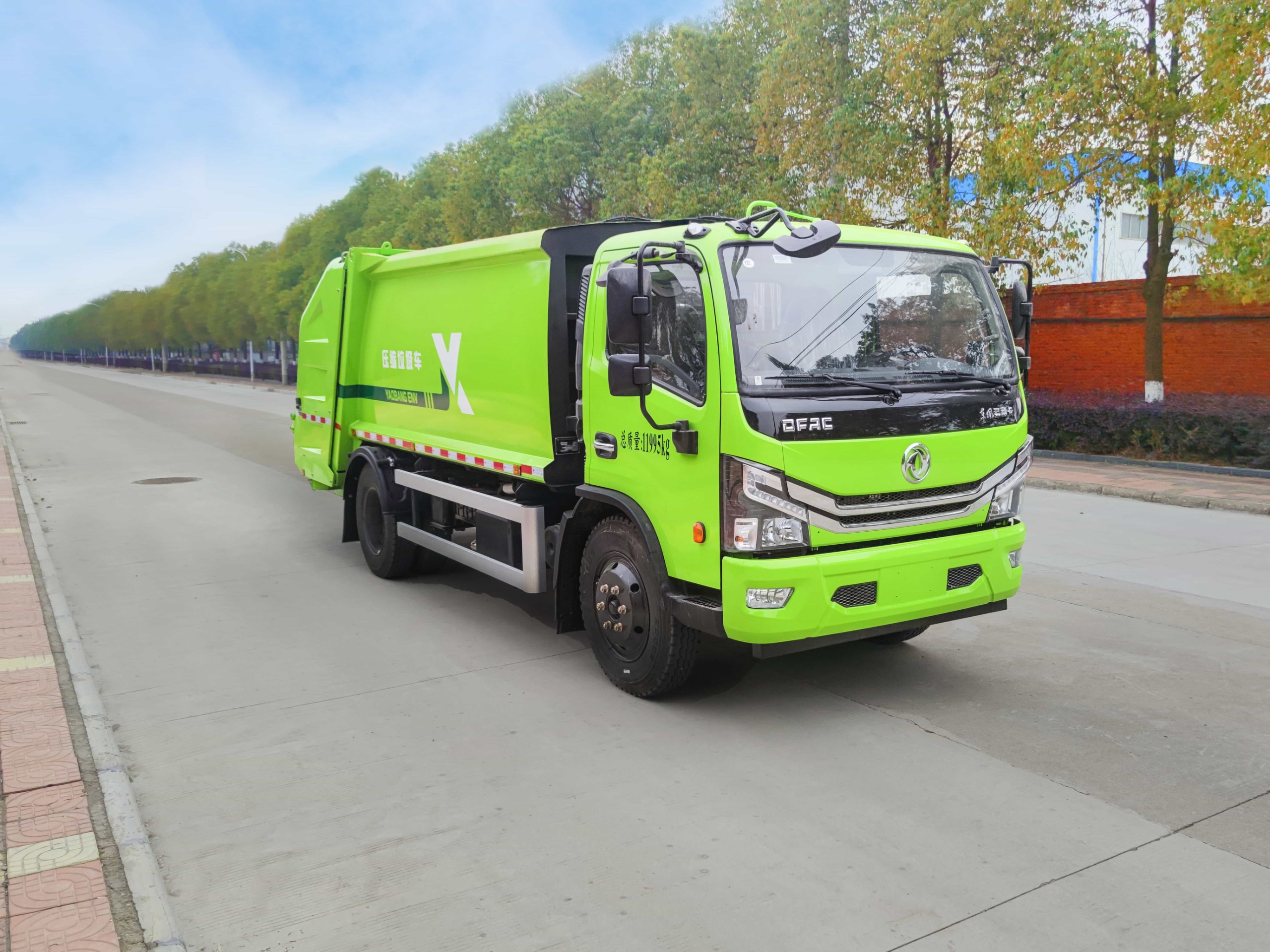 东风多利卡12吨压缩垃圾车 